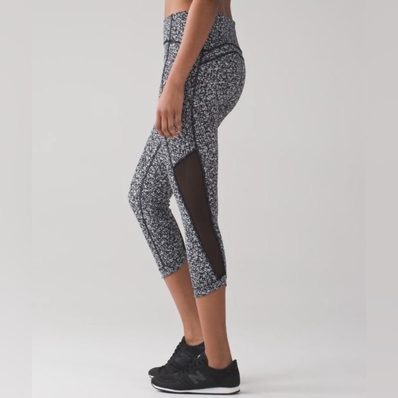 Lululemon Sole Training Crop Legging Daisy Dust Alpine White Black - Picture 1 of 14